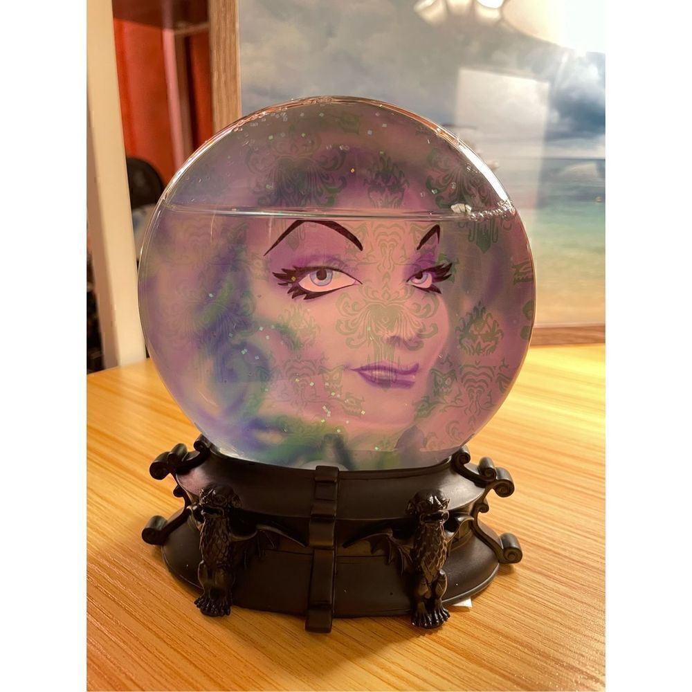DISNEY MADAME LEOTA HAUNTED MANSION LIGHT UP DISC SNOW GLOBE CRYSTAL BALL New in